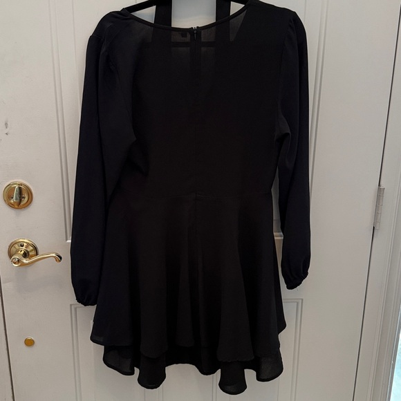 Cosonsen Women's Deep V-Neck Long Sleeve Tie Waist Ruffle Mini Swing Dress - Picture 8 of 11